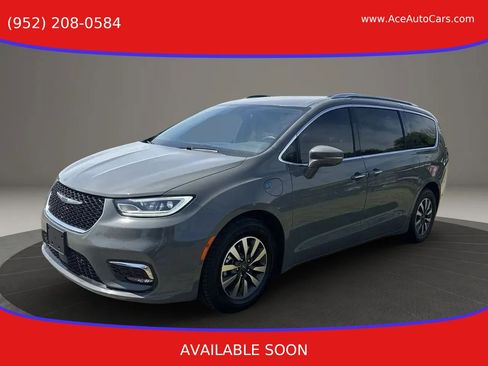 Used 2021 Chrysler Pacifica Touring-L FWD image 1