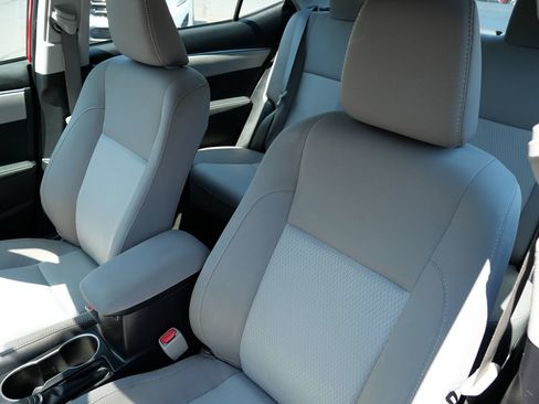 Used 2016 Toyota Corolla LE FWD image 11