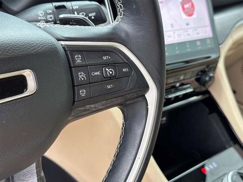 Used 2022 Jeep Grand Cherokee L Limited image 32