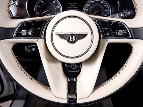 Used 2019 Bentley Bentayga image 38