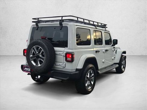 Used 2018 Jeep Wrangler Unlimited Sahara AWD/4WD image 5