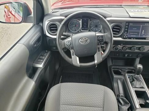 Used 2020 Toyota Tacoma SR5 AWD/4WD image 14