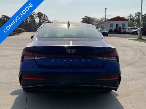 Used 2024 Hyundai Elantra SEL image 2