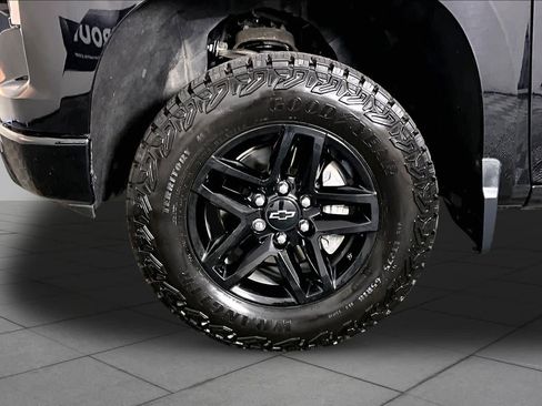 Used 2023 Chevrolet Silverado 1500 Custom Trail Boss w/ LPO, Dark Essentials Package AWD/4WD image 11
