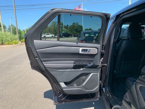 Used 2022 Ford Explorer ST AWD/4WD image 32