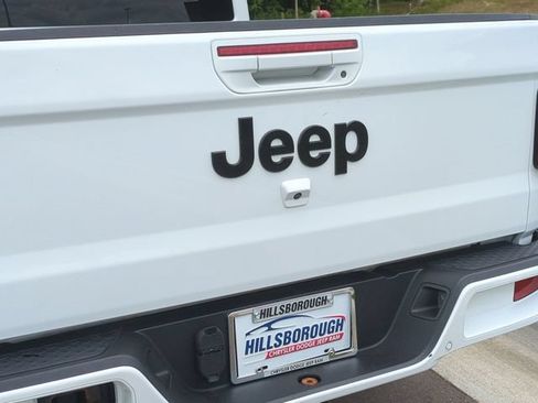 Used 2021 Jeep Gladiator Overland AWD/4WD image 22