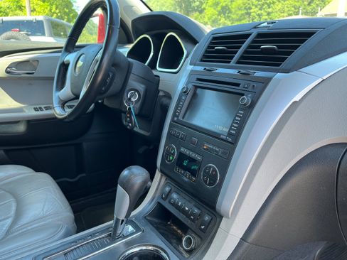 Used 2010 Chevrolet Traverse LTZ AWD/4WD image 16