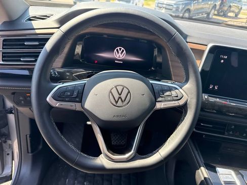 Used 2024 Volkswagen Atlas SE AWD/4WD image 14