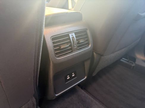 Used 2025 Nissan Rogue SV FWD image 24