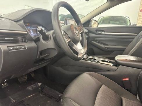 Used 2021 Nissan Altima 2.5 SV FWD image 12