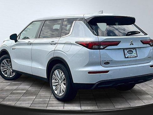 Used 2024 Mitsubishi Outlander ES AWD/4WD image 3