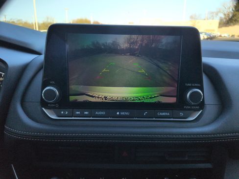 Used 2025 Nissan Rogue S image 11