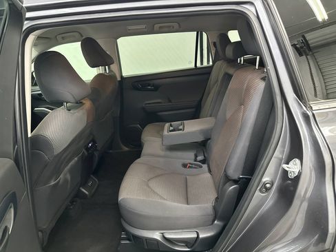 Used 2024 Toyota Highlander LE FWD image 23