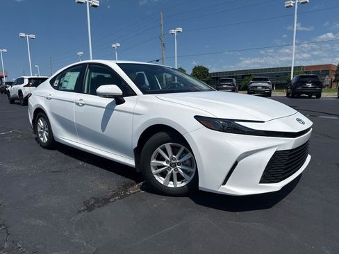 Used 2026 Toyota Camry LE w/ Convenience Package FWD image 2