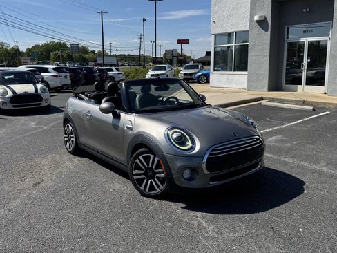 Used 2019 MINI Cooper Convertible w/ Premium Package image 8