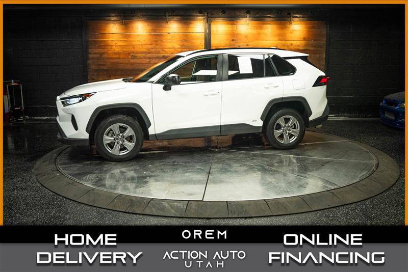 Used 2022 Toyota RAV4 LE AWD/4WD image 1