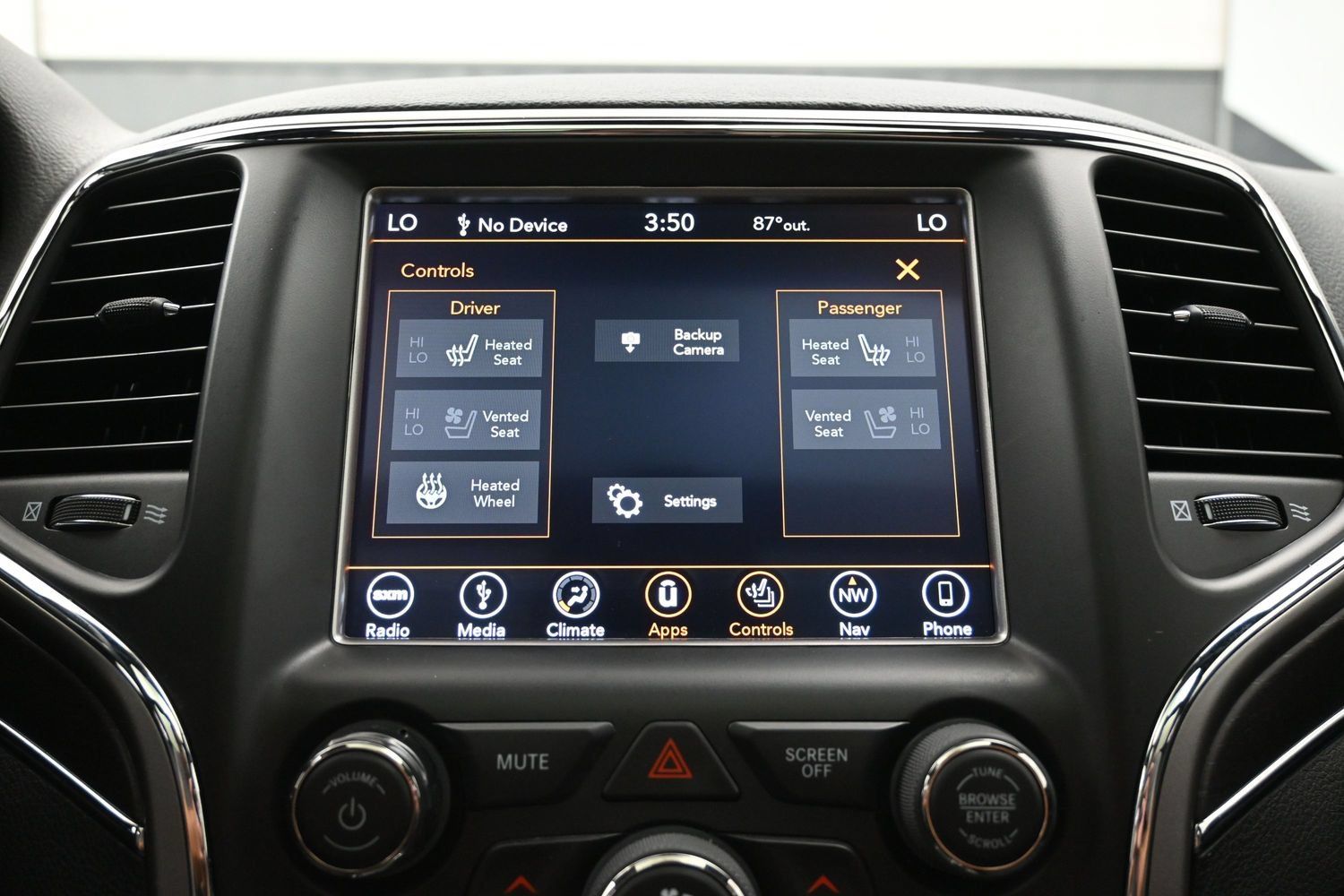 Used 2018 Jeep Grand Cherokee Limited w/ Luxury Group II RWD image 33