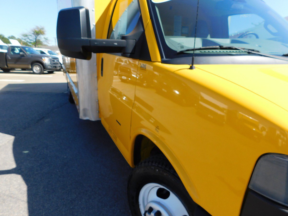 Used 2021 GMC Savana 3500 Extended w/ Power Convenience Package RWD image 9