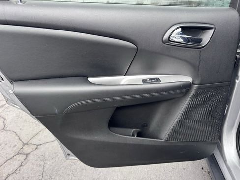 Used 2017 Dodge Journey SE image 29