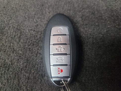 Used 2021 Nissan Versa SR FWD image 32