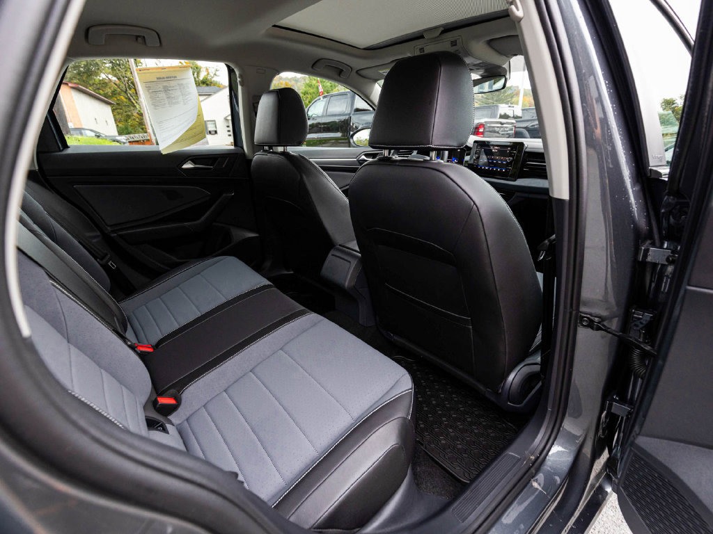 Used 2026 Volkswagen Jetta SE FWD image 30