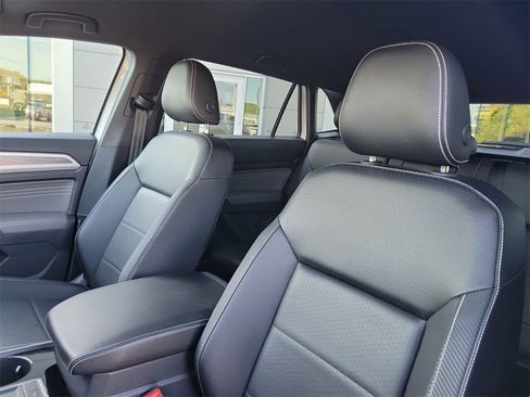 Used 2022 Volkswagen Atlas Cross Sport SE image 25