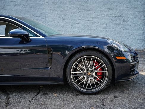 Used 2022 Porsche Panamera 4S w/ Premium Package image 16