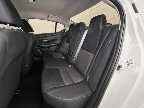 Used 2022 Nissan Sentra SV FWD image 11