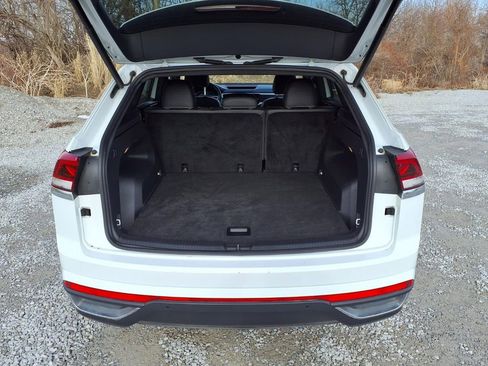 Used 2021 Volkswagen Atlas Cross Sport SEL image 31