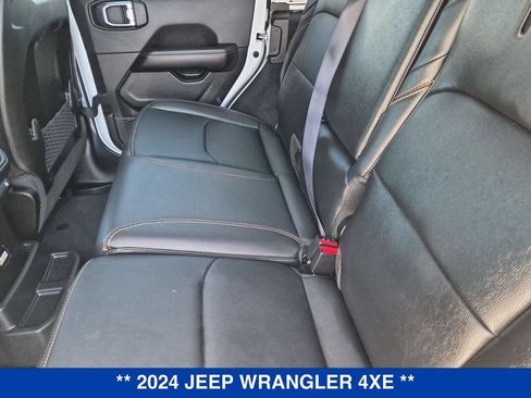 Used 2024 Jeep Wrangler Unlimited Sahara w/ Technology Group AWD/4WD image 15