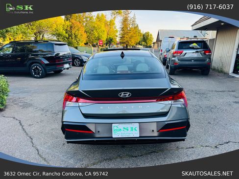 Used 2024 Hyundai Elantra Limited FWD image 8