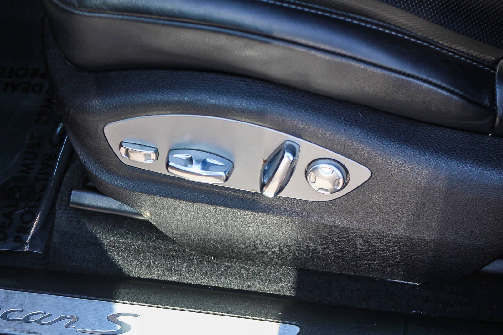 Used 2024 Porsche Macan S AWD/4WD image 30