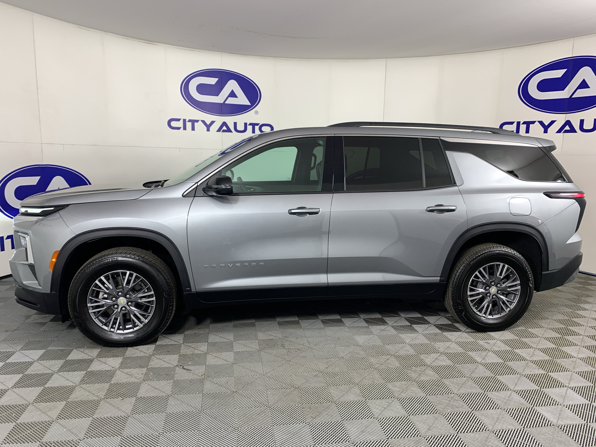 Used 2026 Chevrolet Traverse LT FWD image 6