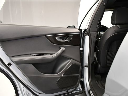 Used 2025 Audi Q8 Premium Plus image 39