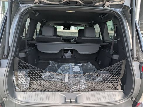 Used 2024 Lexus GX 550 w/ Accessory Package (31) AWD/4WD image 14