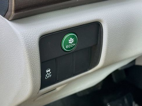 Used 2017 Honda Accord EX image 12