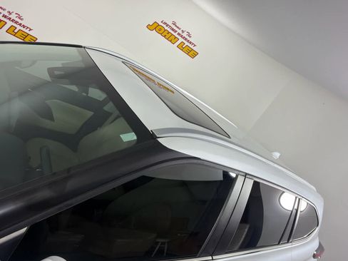 Used 2023 Toyota Highlander XLE FWD image 12
