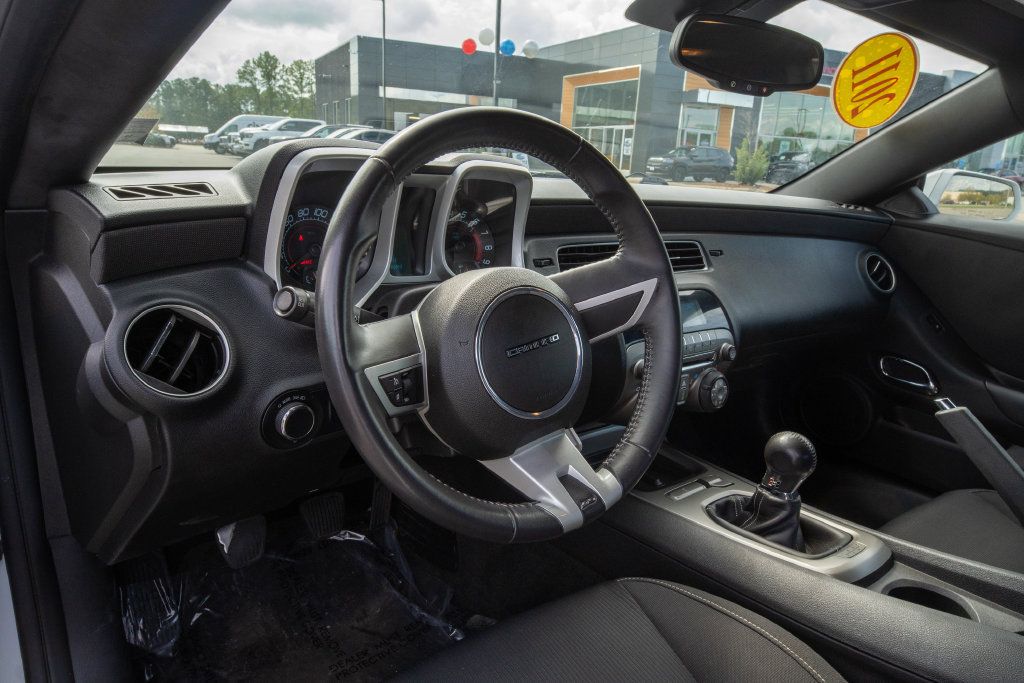 Used 2011 Chevrolet Camaro SS RWD image 11