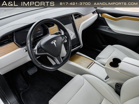 Used 2018 Tesla Model X 75D image 25