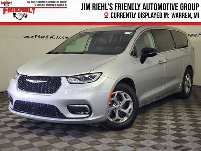 Used 2024 Chrysler Pacifica Limited w/ Trailer Tow Group