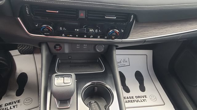 Used 2025 Nissan Rogue Platinum AWD/4WD image 16