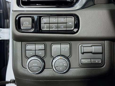 New 2026 GMC Yukon Denali w/ Denali Reserve Package AWD/4WD image 10