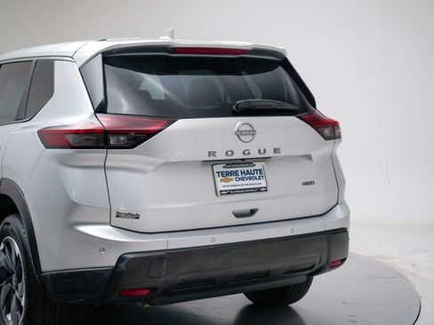 Used 2025 Nissan Rogue SV AWD/4WD image 5