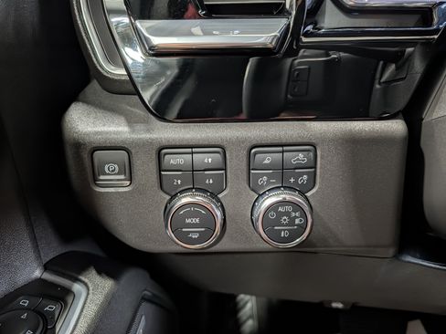 Used 2023 GMC Sierra 1500 SLT w/ SLT Premium Plus Package AWD/4WD image 25