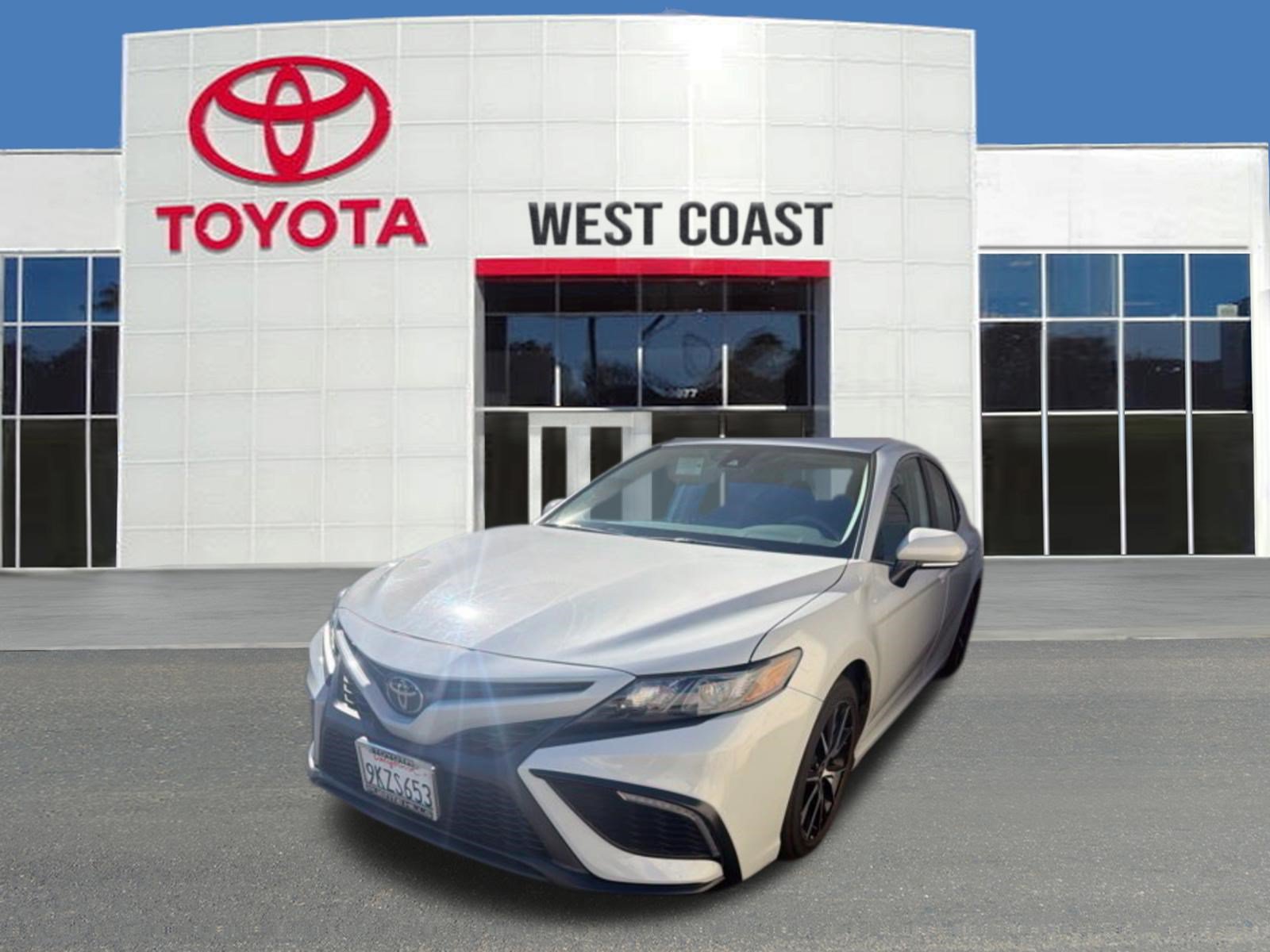 Used 2024 Toyota Camry SE FWD image 1