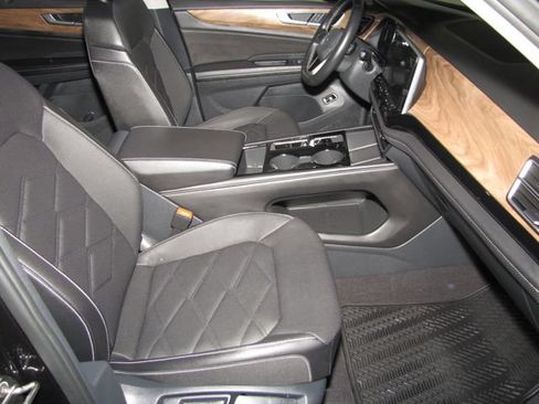 Used 2024 Volkswagen Atlas SE FWD image 21