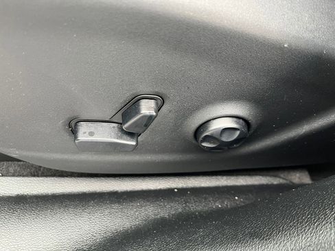 Used 2020 Jeep Cherokee Latitude Plus image 19