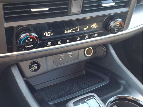 Used 2024 Nissan Rogue SV image 19