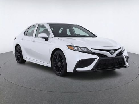 Used 2021 Toyota Camry XSE w/ Navigation Package FWD image 2