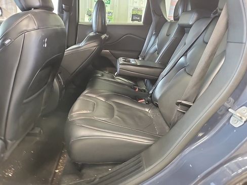 Used 2021 Jeep Cherokee Limited image 13